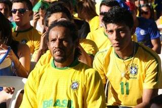 O público na Vila Brasil é maior hoje do que no primeiro jogo (Foto: Marcos Ermínio)