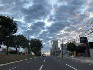 Em Campo Grande, céu deve permanecer parcialmente nublado pela manhã e durante a noite (Foto: Fernanda Palheta)