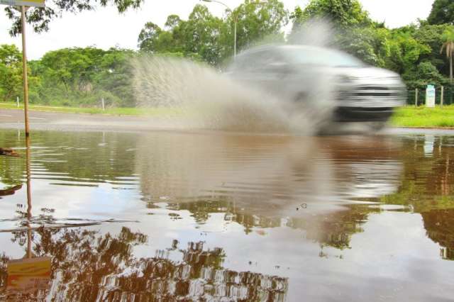 Chuva intensa provoca transtornos e alagamentos em pontos da Capital 