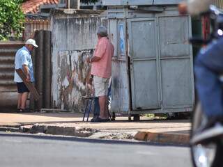 Apostador foi flagrado pelo Campo Grande News em ponto de venda na Rui Barbosa. (Foto: João Garrigó)