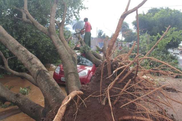 Ap&oacute;s chuva forte e vento, h&aacute; risco de tempestade nesta quarta-feira 