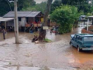Moradores sofrem com a chuvarada dos últimos dias (Foto: divulgação/prefeitura)