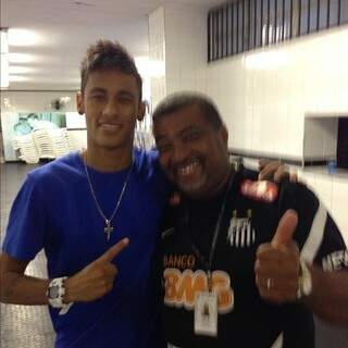 Betinho, ex-olheiro do Santos, com seu pupilo Neymar (Foto: Reprodução/Instagram)