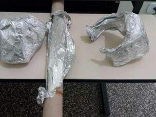 Embrulho de papel alumínio usado para &quot;envelopar&quot; tornozeleira eletrônica (Foto: Arquivo)