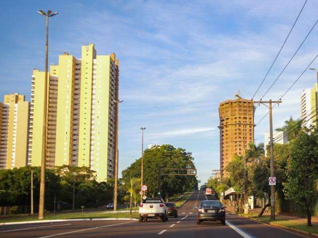 Inmet prev&ecirc; domingo de calor e c&eacute;u parcialmente nublado em MS