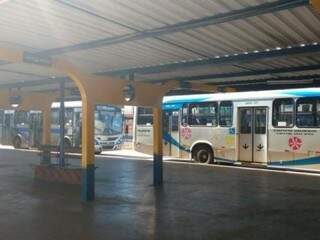 Veículos no Terminal General Osório, após retomada do serviço nesta manhã (Foto: Yarima Mecchi)