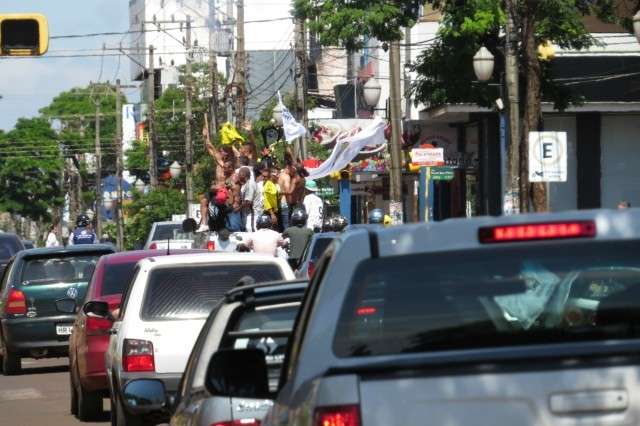 Ubiratan faz carreata para celebrar t&iacute;tulo da S&eacute;rie B