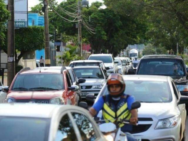 Para aliviar tr&acirc;nsito, prefeitura cogita at&eacute; proibir estacionamento em vias