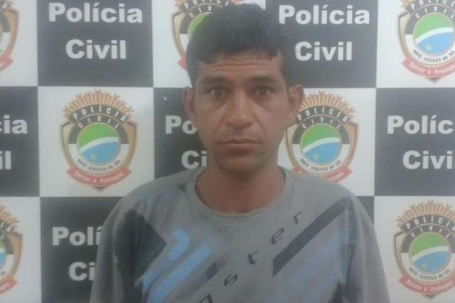 Cansado de fugir da pol&iacute;cia, homem procura delegacia para se entregar