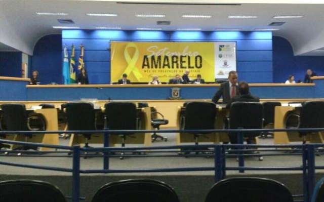 Na &uacute;ltima semana de campanha, sess&atilde;o come&ccedil;a com apenas 4 vereadores