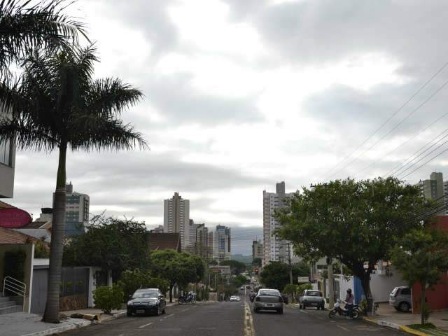  Quinta-feira amanhece nublado com previs&atilde;o de mais chuva no Estado 