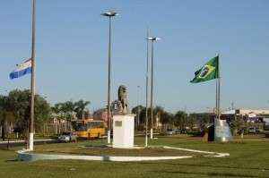 Com&eacute;rcio da fronteira fecha as portas e paralisa&ccedil;&atilde;o afeta cidades brasileiras