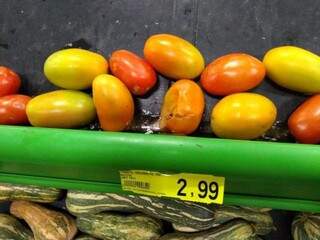 Tomates podres foram encontrados durante fiscalização (Foto: Divulgação)