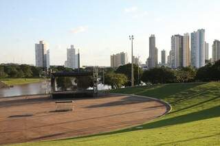 Palco montado no Parque das Nações Indígenas (Foto: Cleber Gelio)