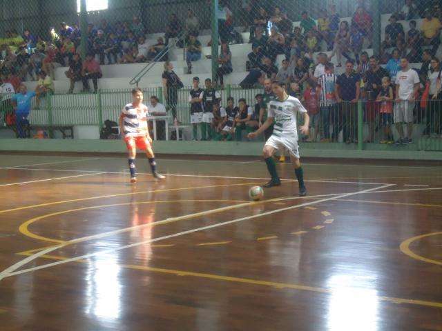 Torneio de futsal define semifinalistas em rodada com 4,8 gols por partida