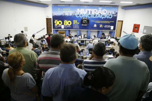Central abre fim de semana, mas popula&ccedil;&atilde;o deixa para pagar IPTU no &uacute;ltimo dia