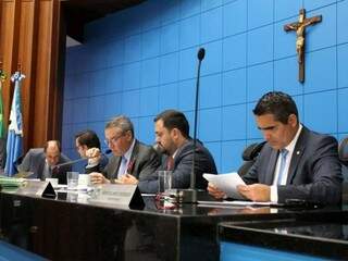 Deputados durante sessão na Assembleia (Foto: Wagner Guimarães/ALMS)