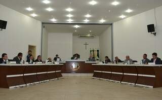Plenário da Câmara de Naviraí, que terá de convocar mais cinco suplentes (Foto: Arquivo)