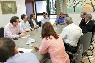 Governador reunido com prefeito de São Gabriel do Oeste e o vereador Márcio Fernandes. 
