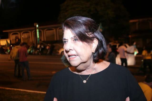 Protesto contra Dilma tem at&eacute; vizinha de Delc&iacute;dio na Capital