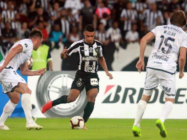 Implac&aacute;vel, Botafogo passa por cima do Sol da Am&eacute;rica com goleada de 4 a 0