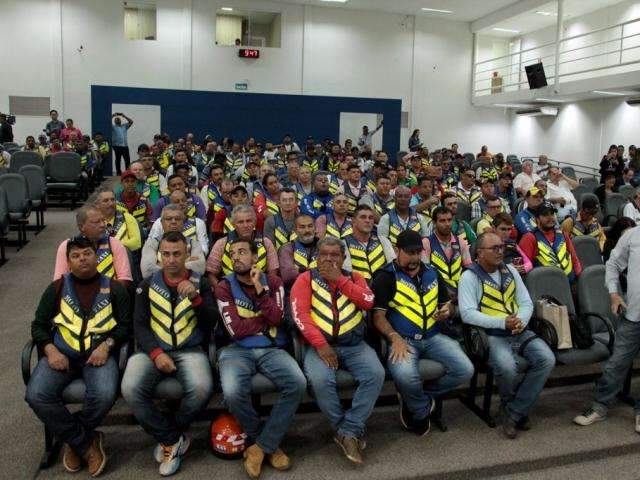 Mototaxistas fazem novo ato por regulamenta&ccedil;&atilde;o de motoristas de aplicativos