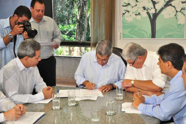  Parceria entre governos e prefeituras garantiu 11 mil casas em 2011 em MS