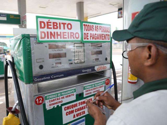 Pre&ccedil;o do litro da gasolina se aproxima de R$ 5 em postos do interior de MS