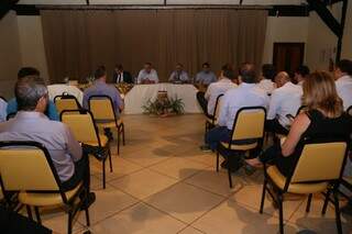 Encontro reuniu políticos, representantes do município e de entidades de preservação no Hotel Zagaia. (Foto: Kisie Ainoã)