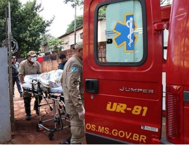 Justi&ccedil;a mant&eacute;m preso homem que agrediu mulher a garrafadas e marteladas