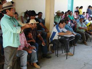 Índios kadiwéus em uma das fazendas invadidas. (Divulgação)