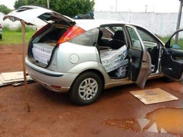 Homem &eacute; preso com carro abarrotado de cigarros contrabandeados do Paraguai 