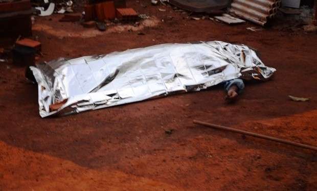 Homem &eacute; morto a tiros em casa de acusado de homic&iacute;dio