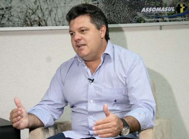 Justi&ccedil;a condena ex-prefeito por contratar 71 servidores sem concurso