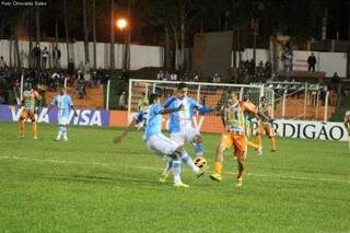 Jacaré perdeu no estádio Virotão por 1 a 0 pela partida de ida da 2ª fase (Foto: Divulgação/Naviraiense) 