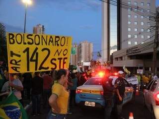 Trecho da Afonso Pena foi bloqueado pelos protestantes (Foto: Marcos Maluf)