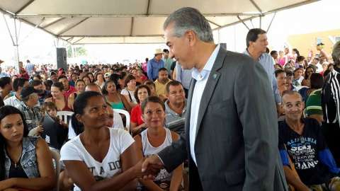 Com investimentos de R$ 35 mi, governador entrega 568 casas 