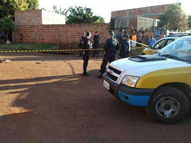 Tr&ecirc;s s&atilde;o presos por assassinato e suspeita &eacute; de crime passional