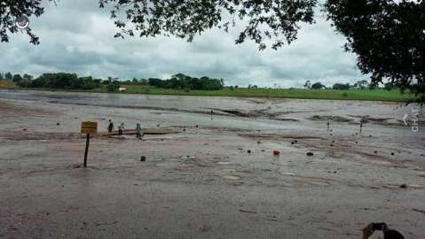 Chuva causa infiltração, barragem rompe e destroi balneário municipal