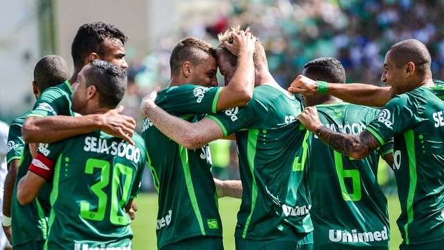 N&atilde;o foi um jogo normal, diz Felipe Melo no empate do Palmeiras com a Chape