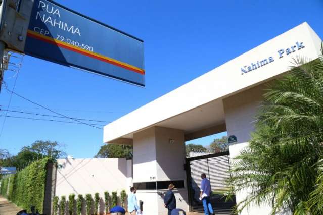 Ap&oacute;s press&atilde;o de colega, juiz volta atr&aacute;s sobre 'condom&iacute;nio de luxo'