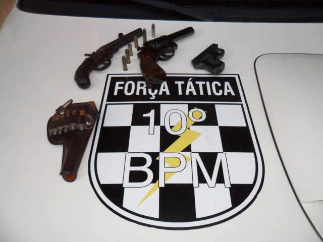  PM prende seis homens com v&aacute;rias armas e muni&ccedil;&otilde;es na Vila Nh&aacute; Nh&aacute;