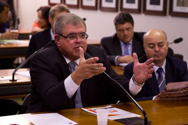 Maior defensor na C&acirc;mara, Marun diz que &quot;n&atilde;o p&otilde;e m&atilde;o no fogo&quot; por Cunha