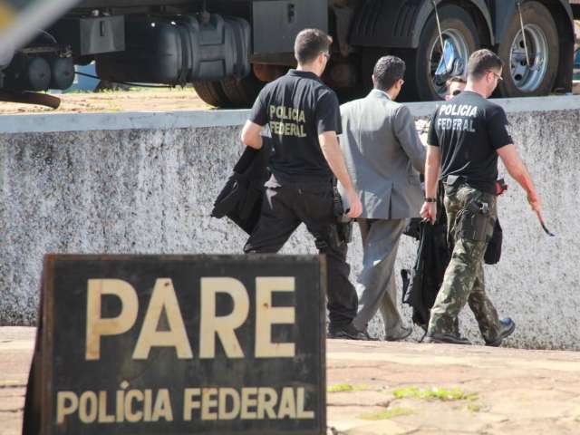 Defesa de ex-governador vai &agrave; corte superior contra fian&ccedil;a e tornozeleira