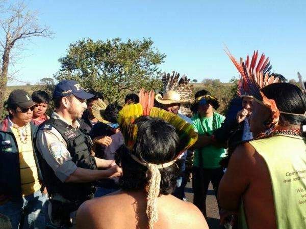 &Iacute;ndios fazem acordo com a PRF e liberam parcialmente rodovia