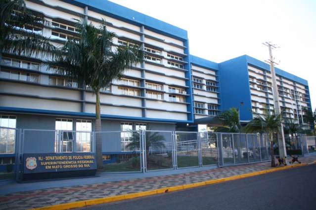 PF anuncia greve, mas desiste ap&oacute;s interven&ccedil;&atilde;o de ministro 