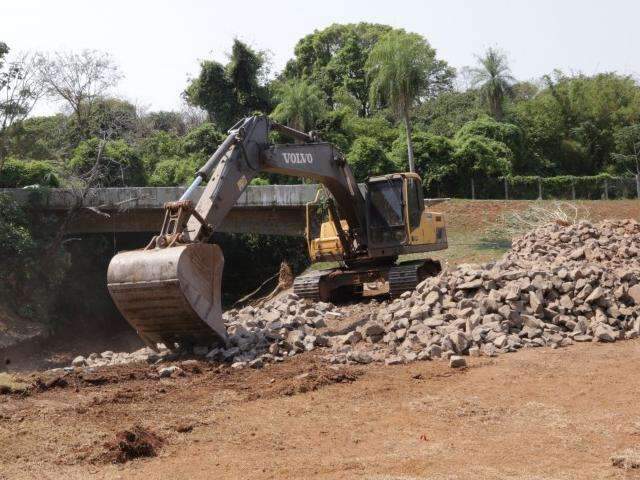 Ap&oacute;s desmoronamento, prefeitura recupera muro de conten&ccedil;&atilde;o no S&oacute;ter