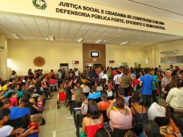 Projeto prev&ecirc; aux&iacute;lio transporte de at&eacute; 20% do sal&aacute;rio de defensores p&uacute;blicos
