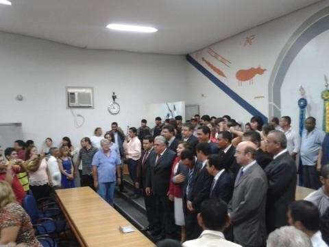 Posse de prefeito tem vaias e at&eacute; presen&ccedil;a da pol&iacute;cia  em Aquidauana