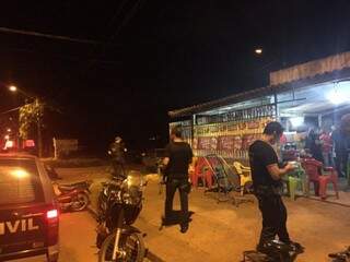 Policiais localizaram autor de furto de alianças em shopping bebendo com comparsas (Foto: Divulgação/Polícia Civil)